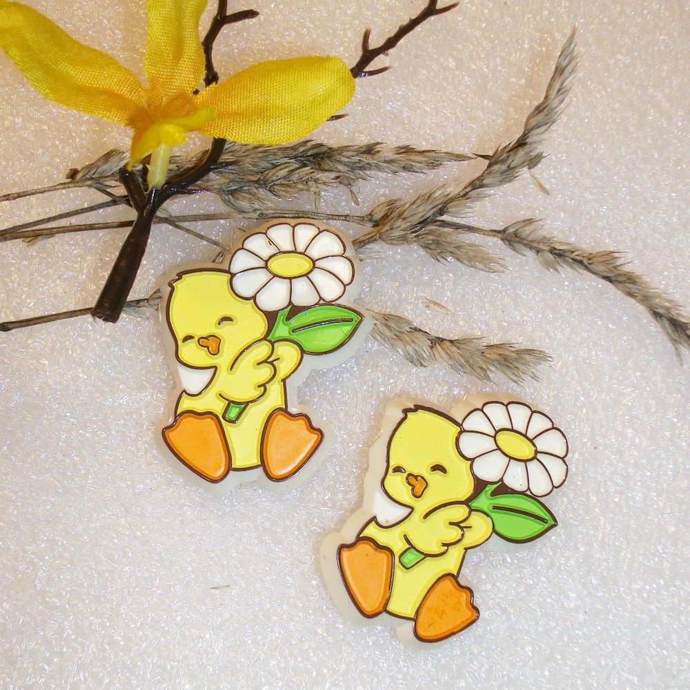 Vintage HALLMARK Duck & Daisy Collectors Pin